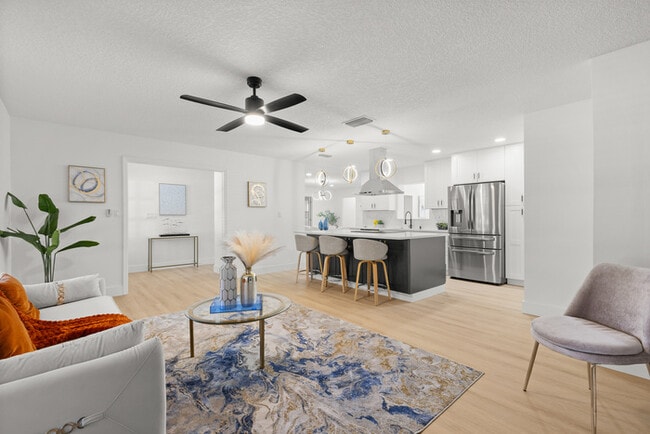 Building Photo - Newly Renovated Pool Home