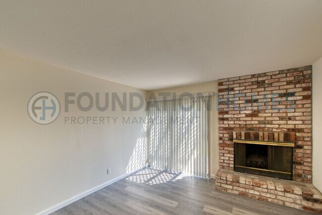 Building Photo - 404 San Marin Dr