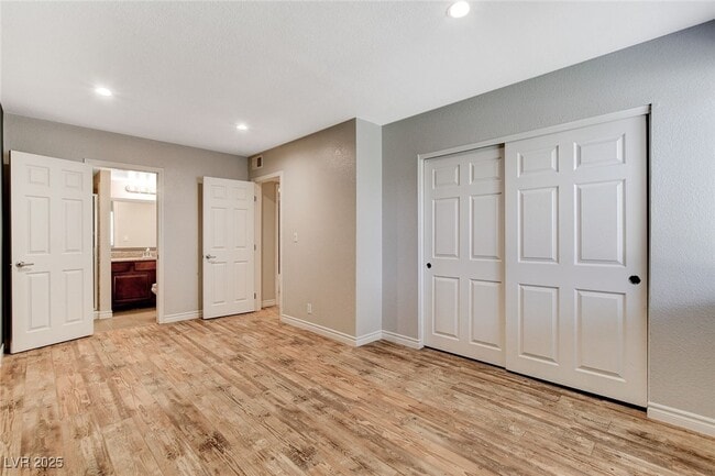 Building Photo - 5240 Indian River Dr