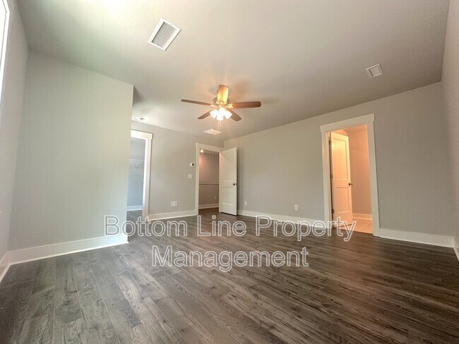 Building Photo - 2923 Burgess Dr