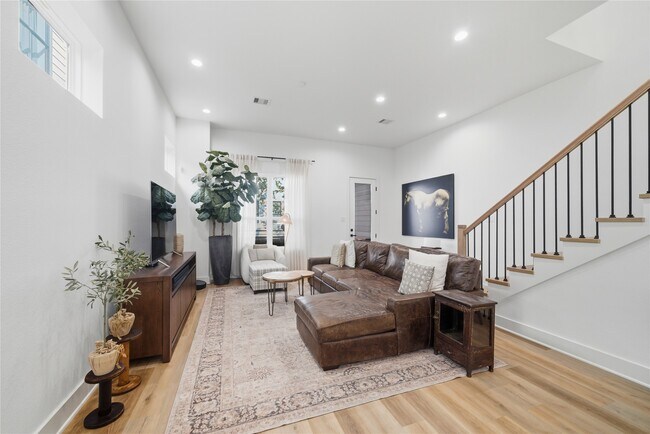 Building Photo - 1307 E 27th St