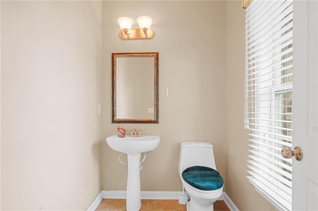 Building Photo - 735 Stillrock Dr SW