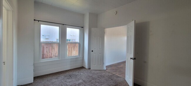 Building Photo - Enjoy The River Breeze On The Front Porch