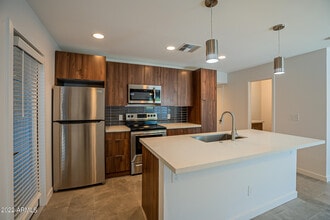 Building Photo - 6227 N 13th Pl