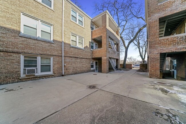 Building Photo - 434 Elmwood Ave