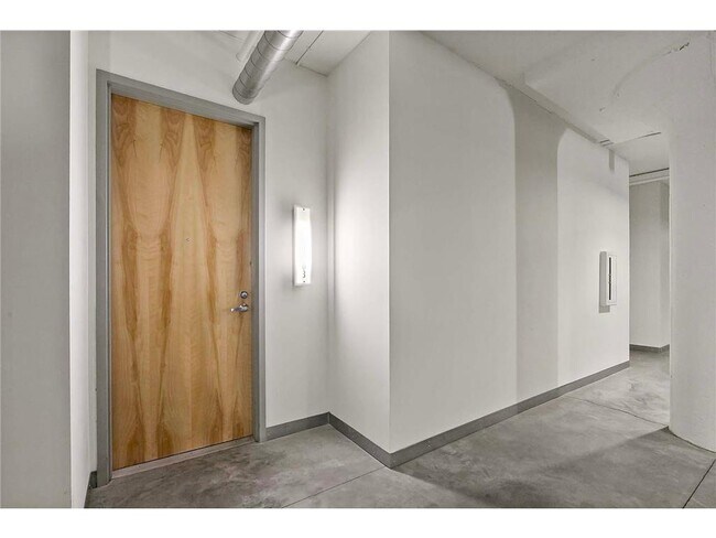 Building Photo - 2929 Chicago Ave