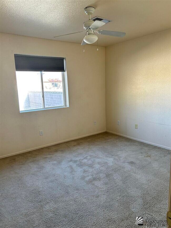 Building Photo - 3039 S Tangerine Ave