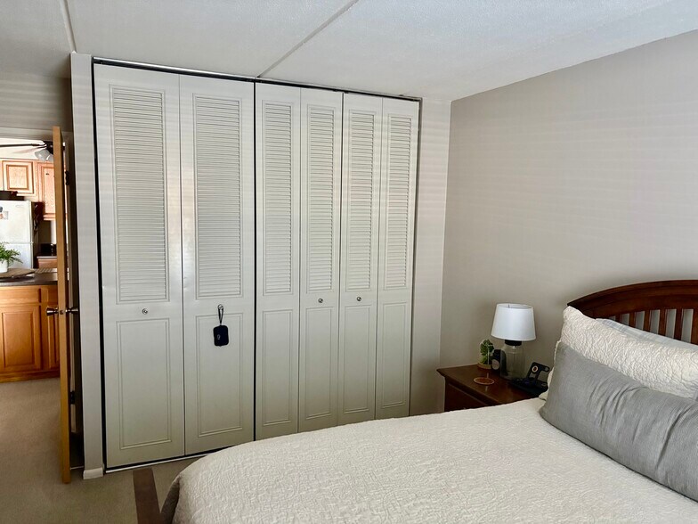 Building Photo - 5125 Blodgett Ave