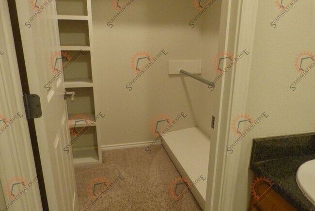 Building Photo - Perfect for roommates--2 bedroom 2 bathroo...