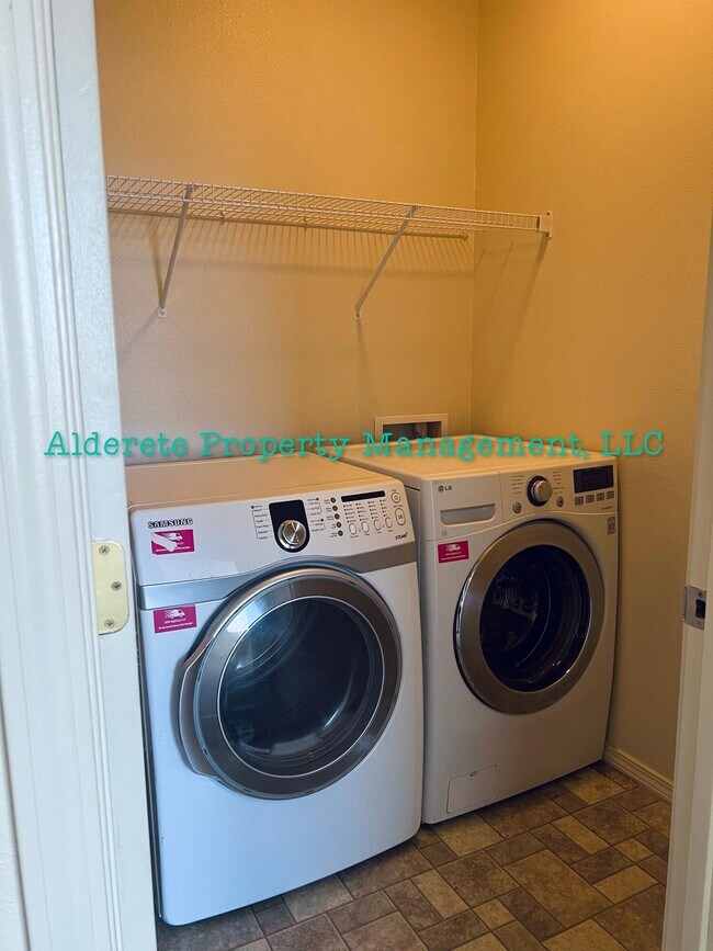 Building Photo - 4217 Ridgeway Ct