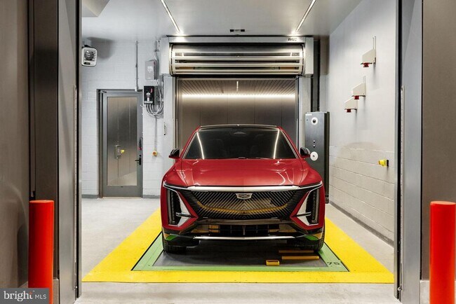 Building Photo - 210 S 12th St