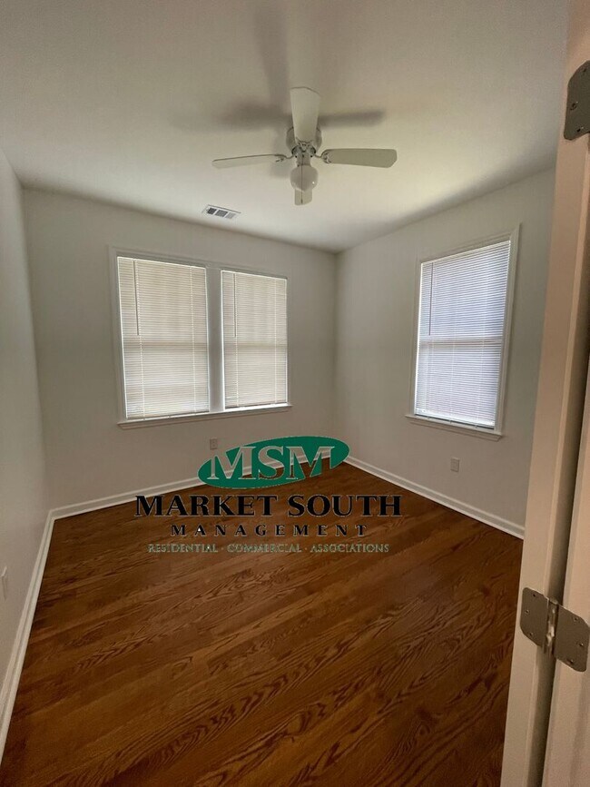 Building Photo - BEAUTIFUL HOME- AVAILABLE JULY 15