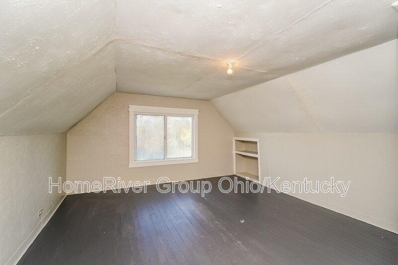Building Photo - 10617 Bryant Ave