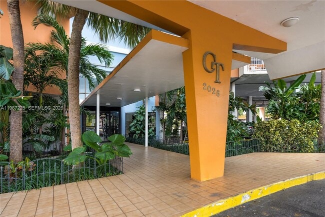 Building Photo - 2025 NE 164th St