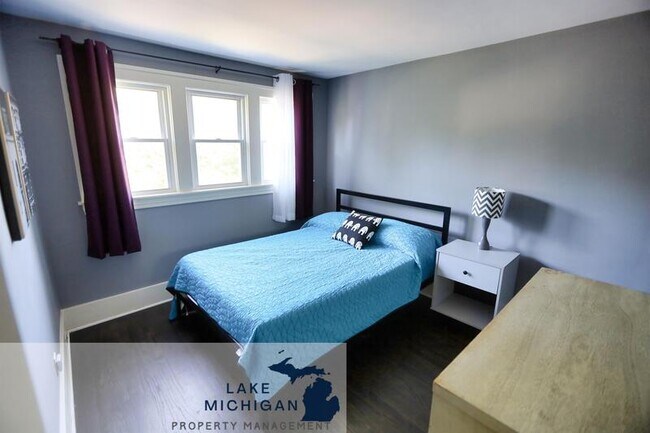 Building Photo - 1320 Pennoyer Ave