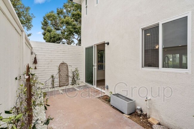 Building Photo - 1065 Dover Dr