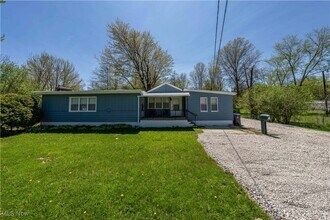 Building Photo - 99 Smith St