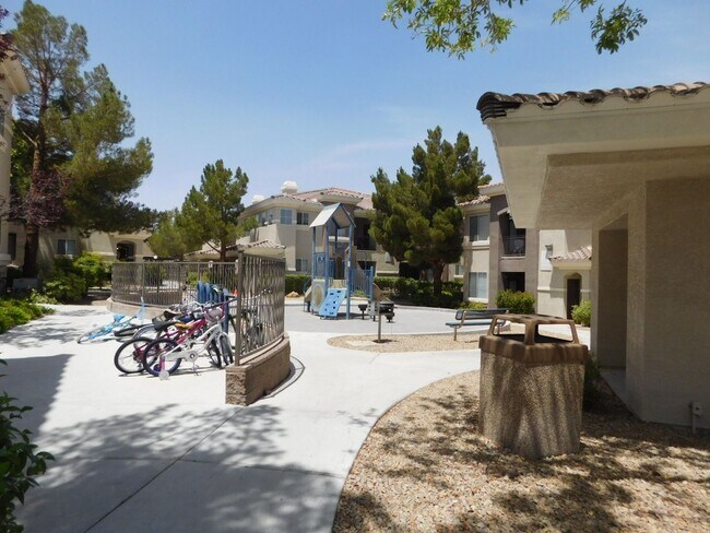 Building Photo - GORGEOUS FULLY FURNISHED 2 BEDROOM UNIT*GA...