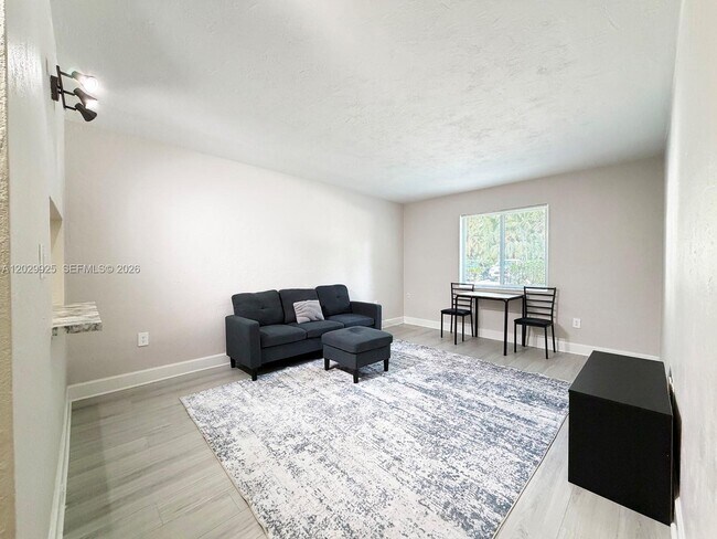 Building Photo - 8601 SW 68th Ct