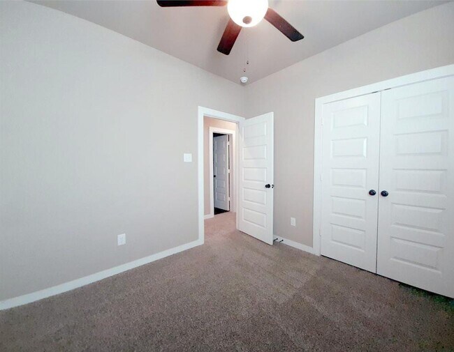 Building Photo - 9868 Grosbeak Ln