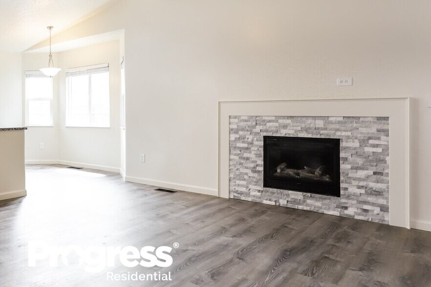 Building Photo - 8480 S Upham Way