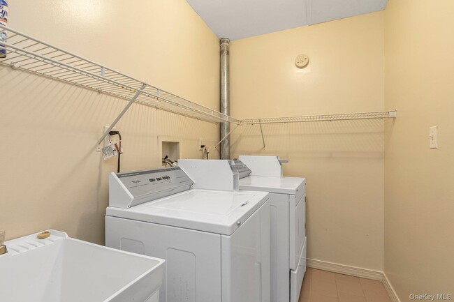 Building Photo - 69-21 62nd Dr