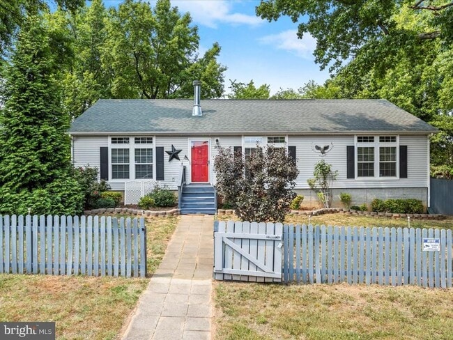 Building Photo - 5010 Blake Dr