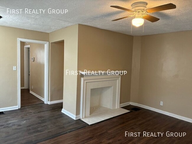 Building Photo - 2924 Preston St