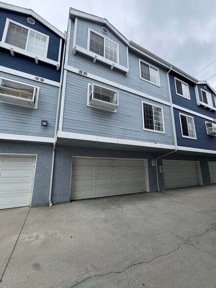 Building Photo - 17042 Downey Ave