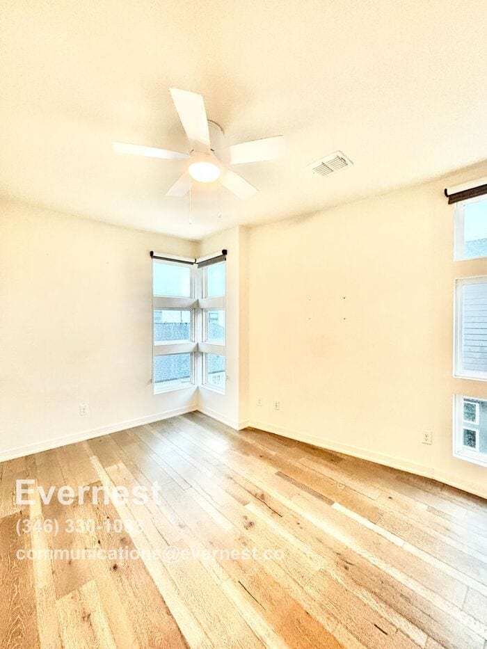 Building Photo - 2528 N Fitzhugh Ave