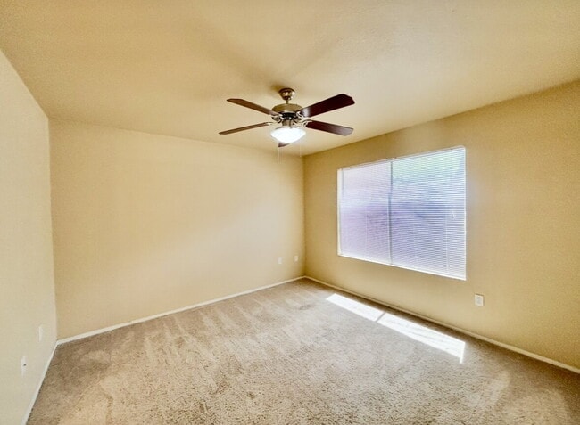 Building Photo - "Discover Modern Comfort: 2-Bed, 2-Bath in Tucsons Foothills “
