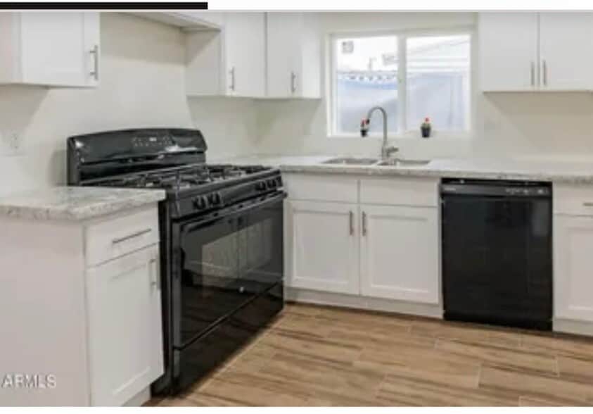 Building Photo - 206 E Kinderman Dr