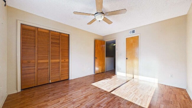 Building Photo - 9479 Tara Cay Ct