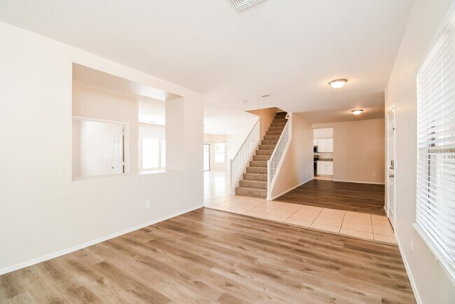 Building Photo - 11011 E Florian Ave