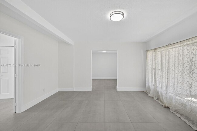 Building Photo - 17150 NE 18th Ave