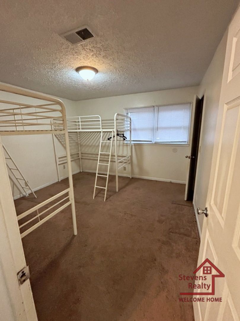 Building Photo - 111 Bybee Dr