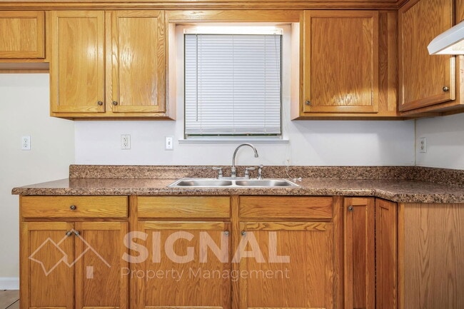 Building Photo - 1300 Yukon St