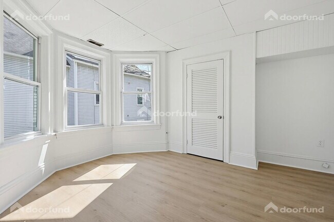 Building Photo - 17 Wachusett St
