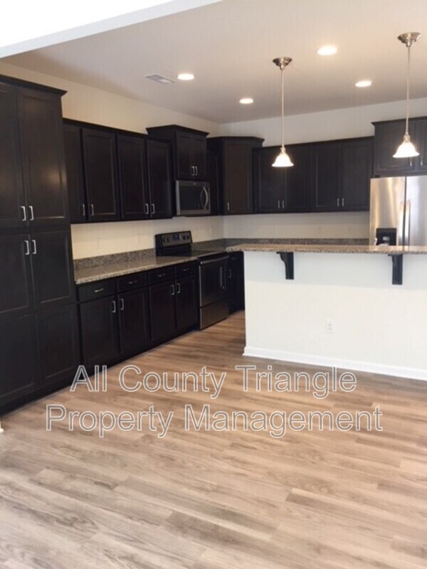 Building Photo - 412 Irving Way