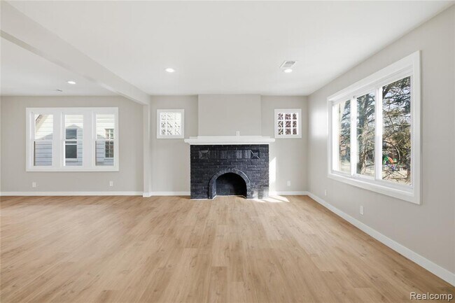 Building Photo - 14615 Winthrop St