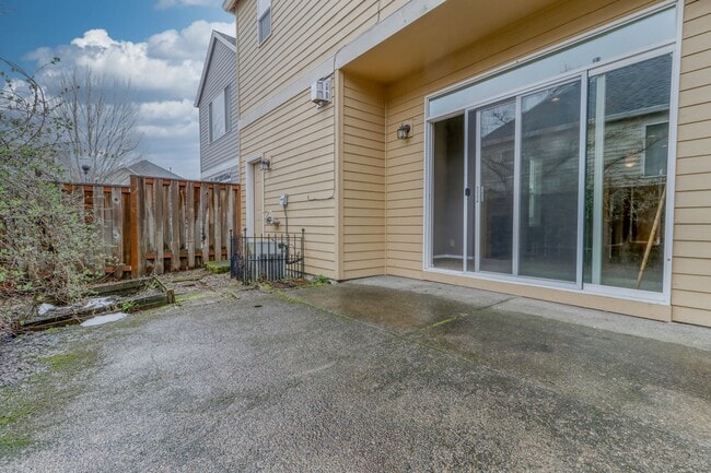 Building Photo - 20467 SW Rosemount St