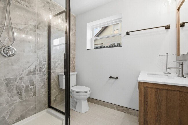 Building Photo - 5915 N Milwaukee Ave