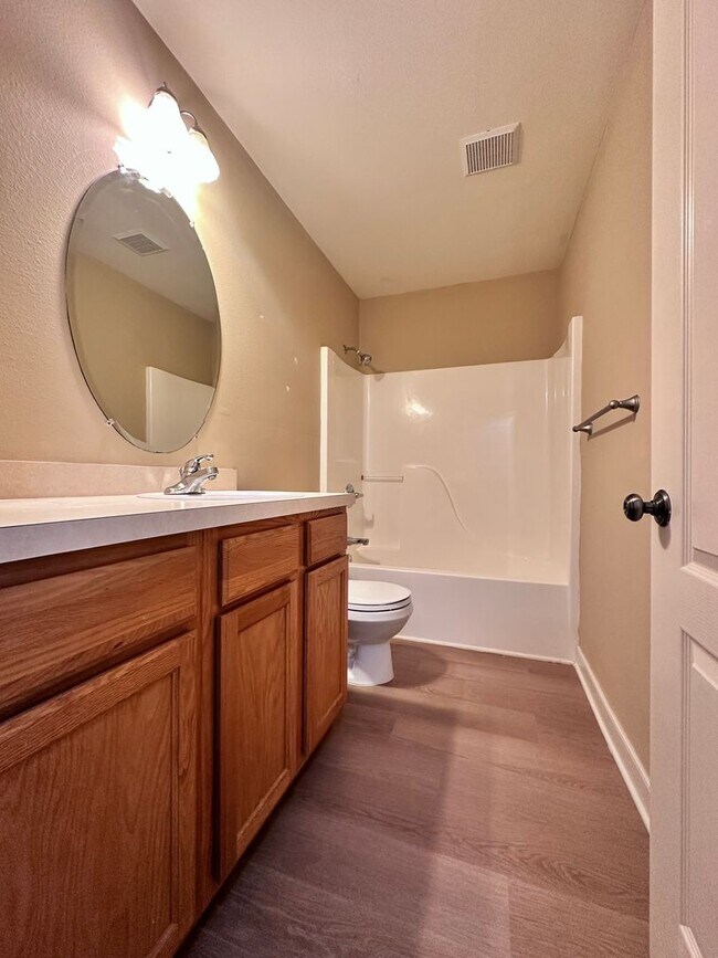 Building Photo - 50% OFF 1ST MONTH RENT ----- Adorable 3B/2.5B Unfurnished Townhome located in Twin Lakes Neighbor...