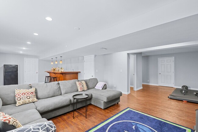 Building Photo - 430 Rockcrest Way