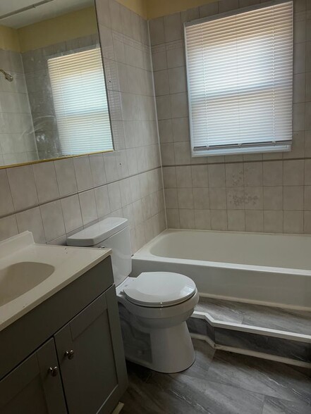 Building Photo - 708 Stiles Cir