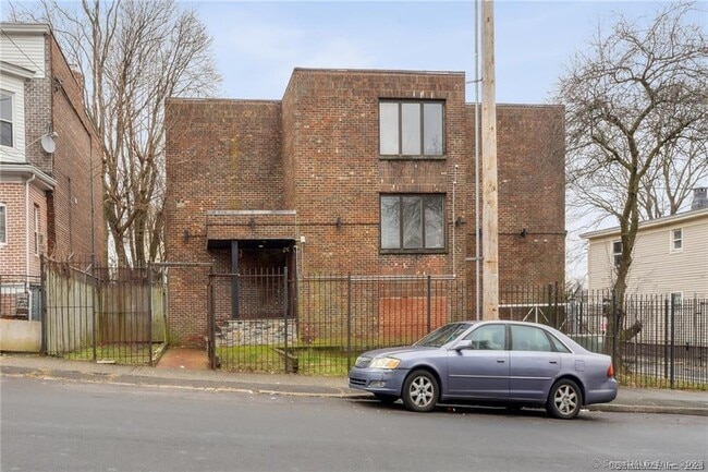 Primary Photo - 1150 Ogden St Ext