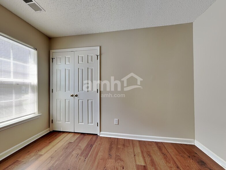 Building Photo - 223 Tigers Paw Dr