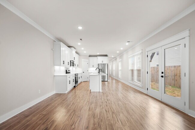 Building Photo - 454 E State St