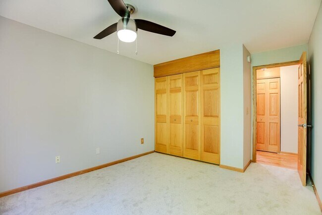 Building Photo - 4820 Park Commons Dr