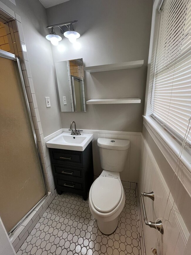 Building Photo - 10032 Ferguson Ave